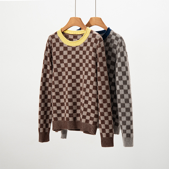 Women's crew neck checkered knit pullover sweater