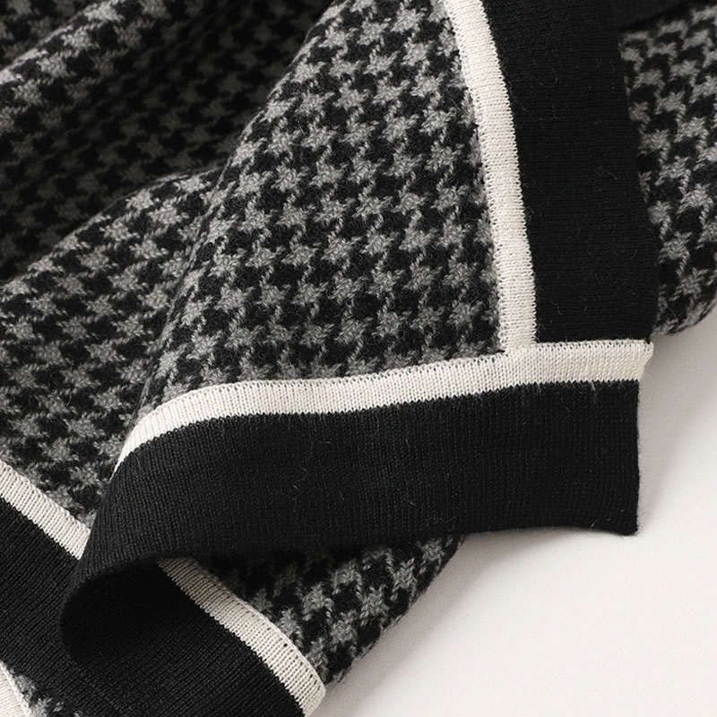 Classic Houndstooth Pattern Jacquard Knitted Cashmere Scarf