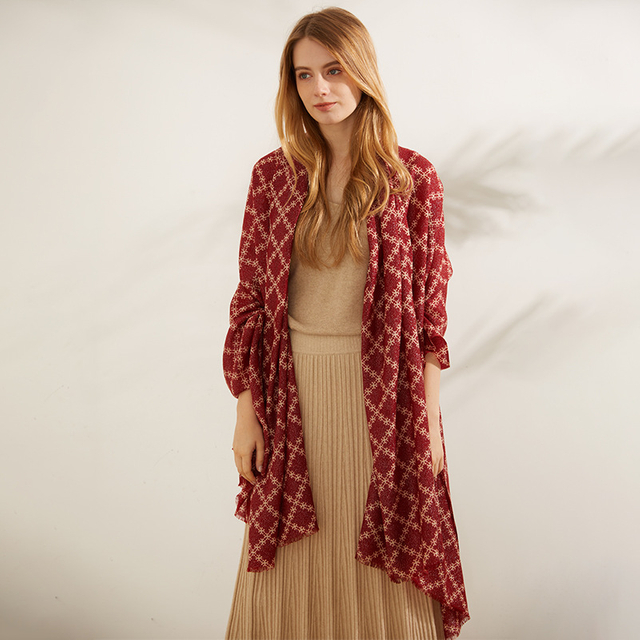 Эмэгтэйчүүдийн том plaid ноосон ноосон ороолт нь мөнгөн утсаар боож боож өгдөг